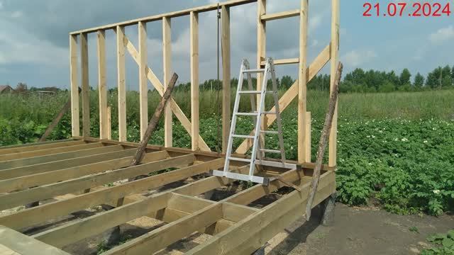 Хозблок 4х6. Стена задняя. Каркасный дом своими руками.