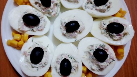 Яйца фаршированные. Новогодний стол!