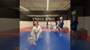 Энергичная разминка с игрой. Весело и разнообразно падаем на спину.