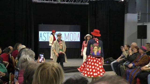 Елена Махиня, «Астромода».Х Юбилейная выставка «РусАртСтиль»