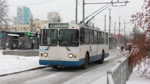 Троллейбус Екатеринбурга ЗиУ-682Г [Г00] борт. №162 маршрут 11 на конечной остановке "ЖД вокзал"
