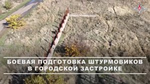 🪖 Штурмовые подразделения российских десантников проходят подготовку по захвату и зачистке опорн...