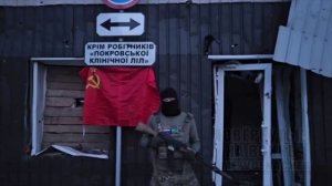 Кадры с российскими бойцами из центра Покровска, который в своих докладах ВСУ сегодня "зачищали".