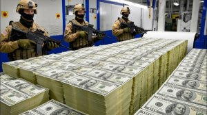 Внутри фабрики по печати долларов от бумаги к валюте на 100 миллиардов долларов