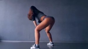 Тверк в лосинах