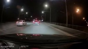 Уважаемая! Вы когда дорогой едете и сидите в телефоне, создаете аварийные ситуации. На движущем авто