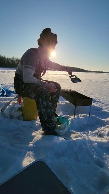 Когда рыба не клюет смотреть онлайн