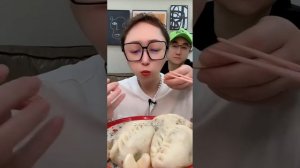 Video by Мукбанг. ASMR. Китайцы едят на камеру. Мокбанг (720p) (2)