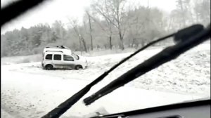 Авто выкинуло с трассы у Розовки Омская область