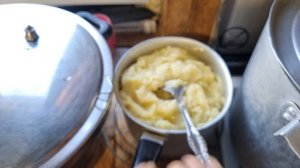 У всех выходной, а я как всегда на кухне...