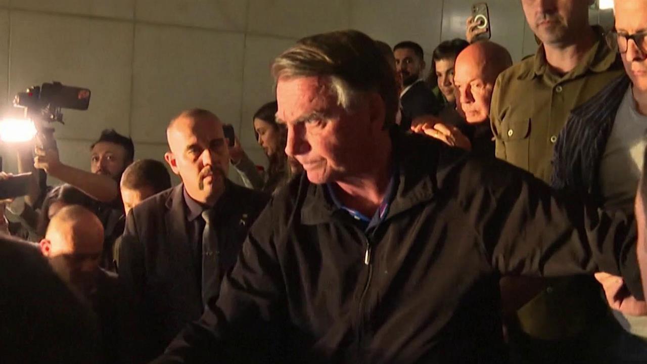 Бывший президент Бразилии Жаир Болсонару отправлен под стражу.