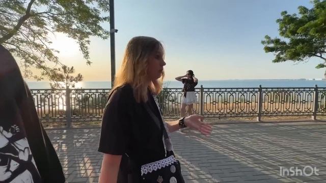 ВЛОГ Мы гуляем всей семьей на Набережной Анапы ! Пенсионерам конечно же весело в Анапе ! смотреть онлайн