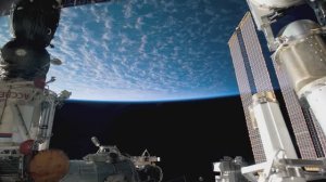 Marooned. Официальное видео, запрещённое на YouTube для просмотра в РФ.