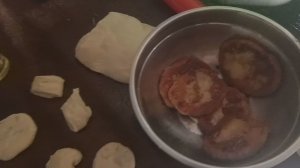 У блогера трудодни и беляши лопать и с раствором играться :)