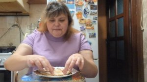 ем блины которые приготовила спасибо девочкам за донышки