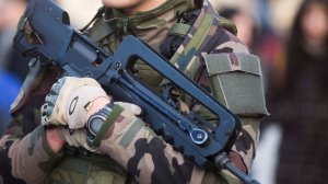 Le Figaro: Макрон может учредить добровольную военную службу во Франции