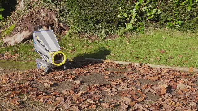 Я смастерил воздуходувку для листьев LEGO! смотреть онлайн