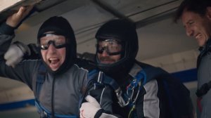 Прыжок с парашютом как психотерапия из сериала "Триггер"