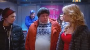 Они смешно застряли в лифте