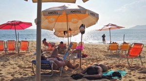 Солнце, пляж и очень красивые девушки