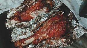 Голень индейки запеченная в духовке в фольге