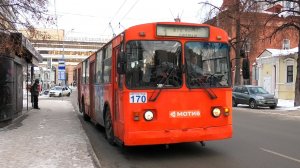 Троллейбус Екатеринбурга ЗиУ-682Г [Г00] №170 маршрут 1 на остановке "Гостиница Центральная"