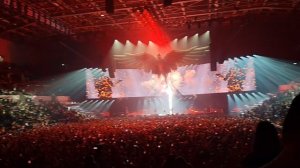 Зал поёт "Пожары" на концерте Xolidayboy ВТБ Арена 21.11.2025