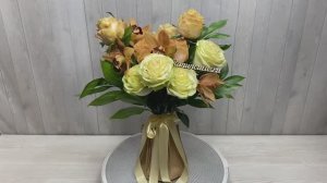 Букет из роз и орхидей капучино