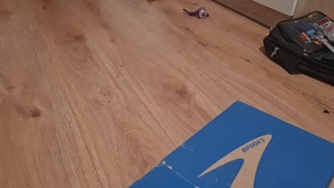 ломаю коробку заржавевший цепью