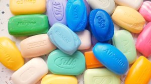 АСМР ШУРШАНИЕ. РАСКЛАДЫВАЮ ЯРКОЕ МЫЛО. ШЕЛЕСТ И ШУРШАНИЕ БУМАЖНЫХ ОБЕРТОК!