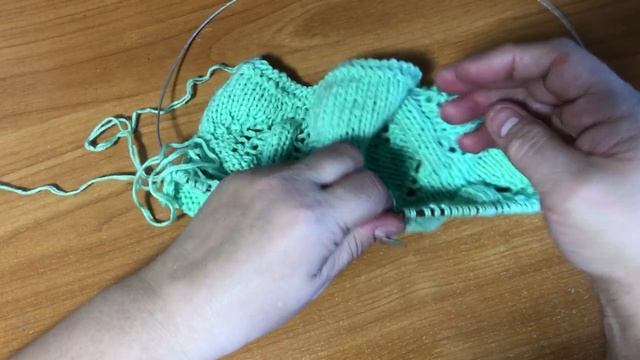 Очередные другие листики для ваших изделий. Узор вяжем спицами