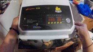 Распаковка нового инкубатора.