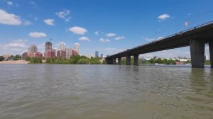 Новосибирск, июнь 2025 года. Панорамный вид на город с реки Обь, одной из крупнейших рек Сибири.