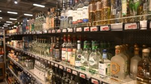 Полиция проверяет информацию о незаконной торговле алкоголем ночью в Приморье