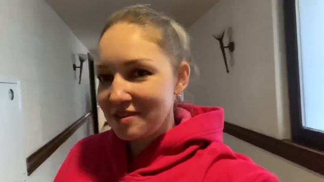 ВЛОГ Вечер с бабулей в ее номере ! Разглядываем фото и вспоминаем былые времена! смотреть онлайн