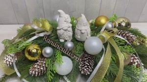 Новогодняя композиция из искусственной ели и с гномами