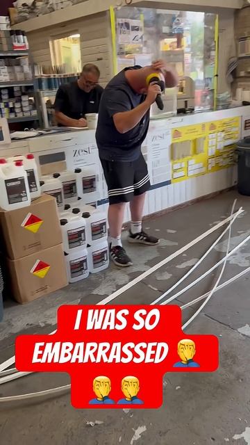 игрушечный фалос на лысине 😂