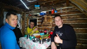 ЗЕМЛЯНКА СПАСЛА ОТ НЕПОГОДЫ. ЖИВЁМ В ЛЕСУ. ПАРИМСЯ В ЛЕСНОЙ БАНЕ