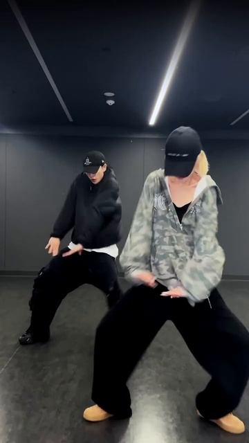 Hyunjin and Yeji "Do It" смотреть онлайн