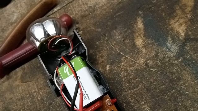 Вместо родной батареи поставил крону.