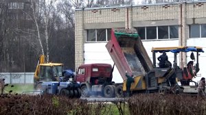 Укладка асфальта на территории Школы №6 во время реконструкции. Город Вязники 22.11.2025