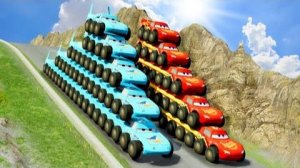 Длинный и короткий Король Диноко против Длинной и короткой Молнии Маккуин на колесах БТР