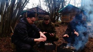 ЗЕМЛЯНКА И УКРЫТИЕ В ГЛУХОМ ЛЕСУ