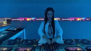 SILVERFOX   PURE IBIZA RADIO 94.7 FM   Melodic House Sunset Set   14.10.2025 DXB 🇦🇪