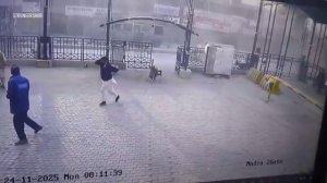 Три террориста-смертника атаковали штаб-квартиру полиции в городе Пешавар в Пакистане