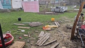 Полдня в разъездах, ремонт сарая, двери и поилка.