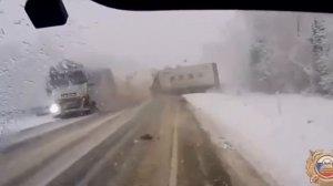 Фуры всмятку. На трассе «Сибирь» произошла страшная авария