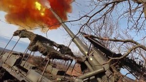 Расчет самоходки "Пион" разносит ангары ВСУ на окраинах Купянска-Узлового.