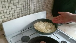 Сегодня на обед: жареное мясо, с луковым гарниром