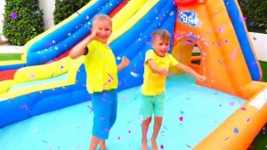 Ники и Влад всегда хотят играть с игрушками! Видео для детей!